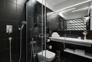 Отель BANKHOTEL Львов Стандартный номер с кроватью размера "king-size"-6