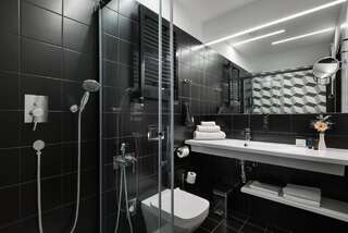 Отель BANKHOTEL Львов Стандартный номер с кроватью размера "king-size"-1